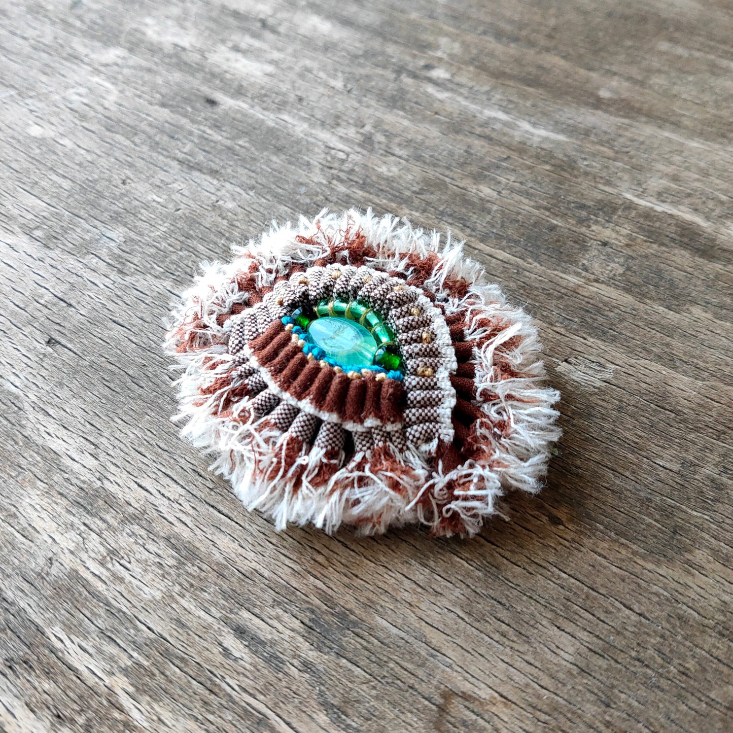 Broche en tissu plif chrebey