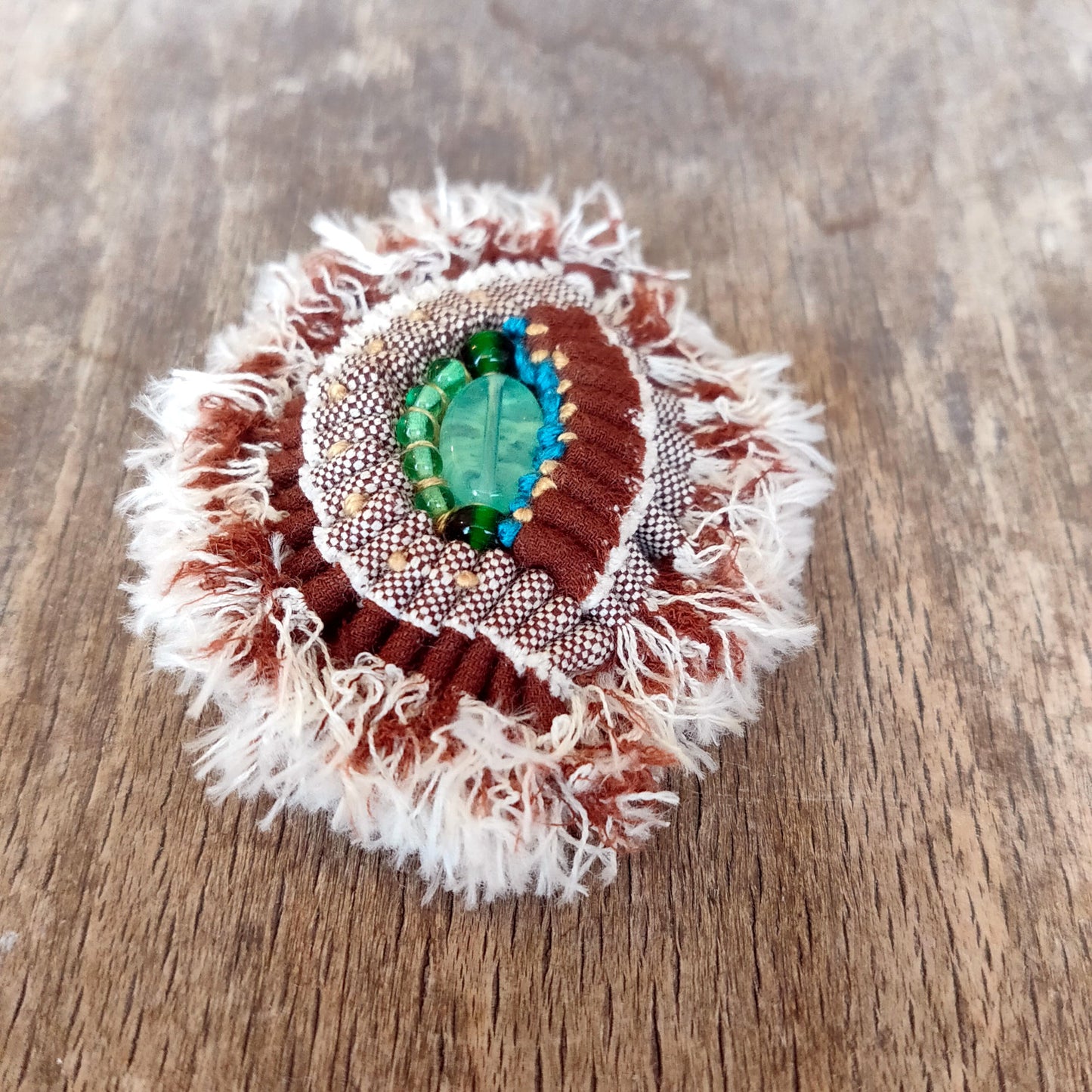 Broche en tissu plif chrebey
