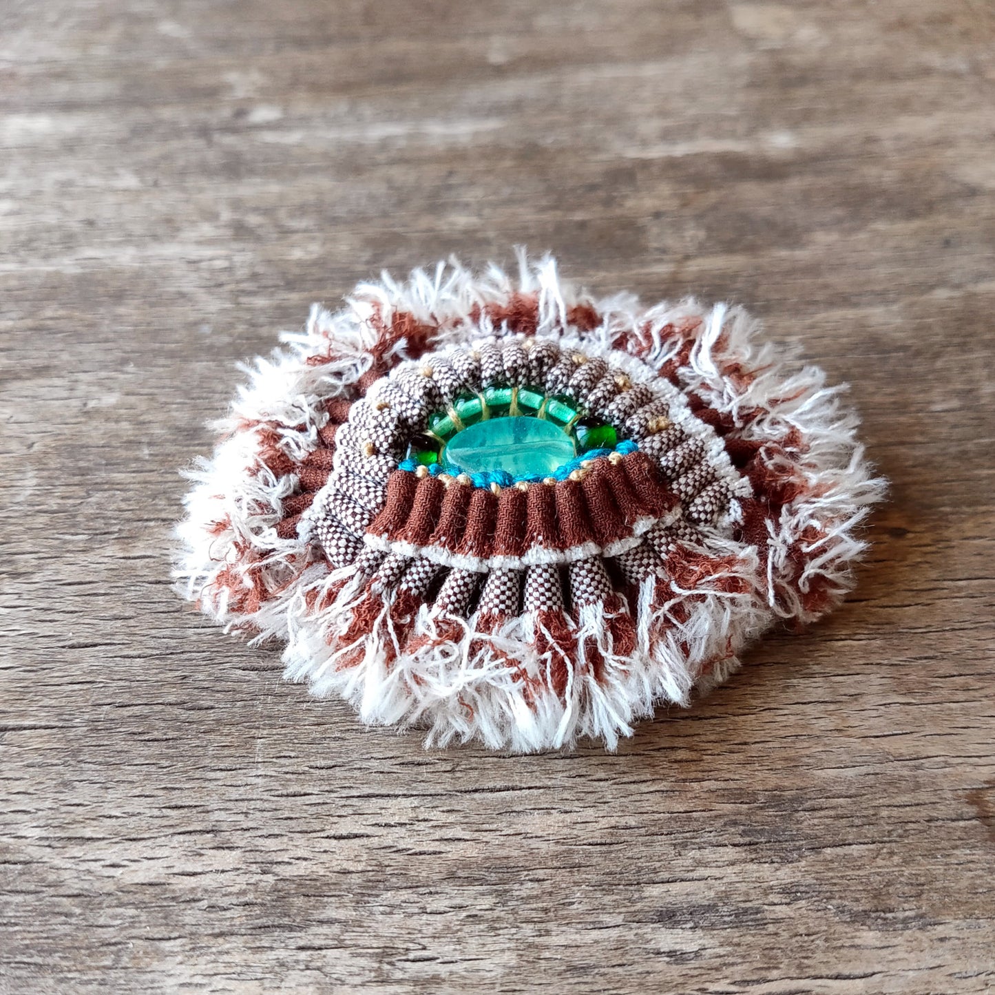 Broche en tissu plif chrebey