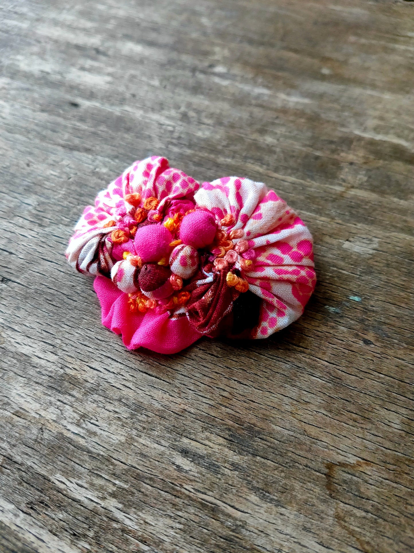 Broche en tissu plif pppff